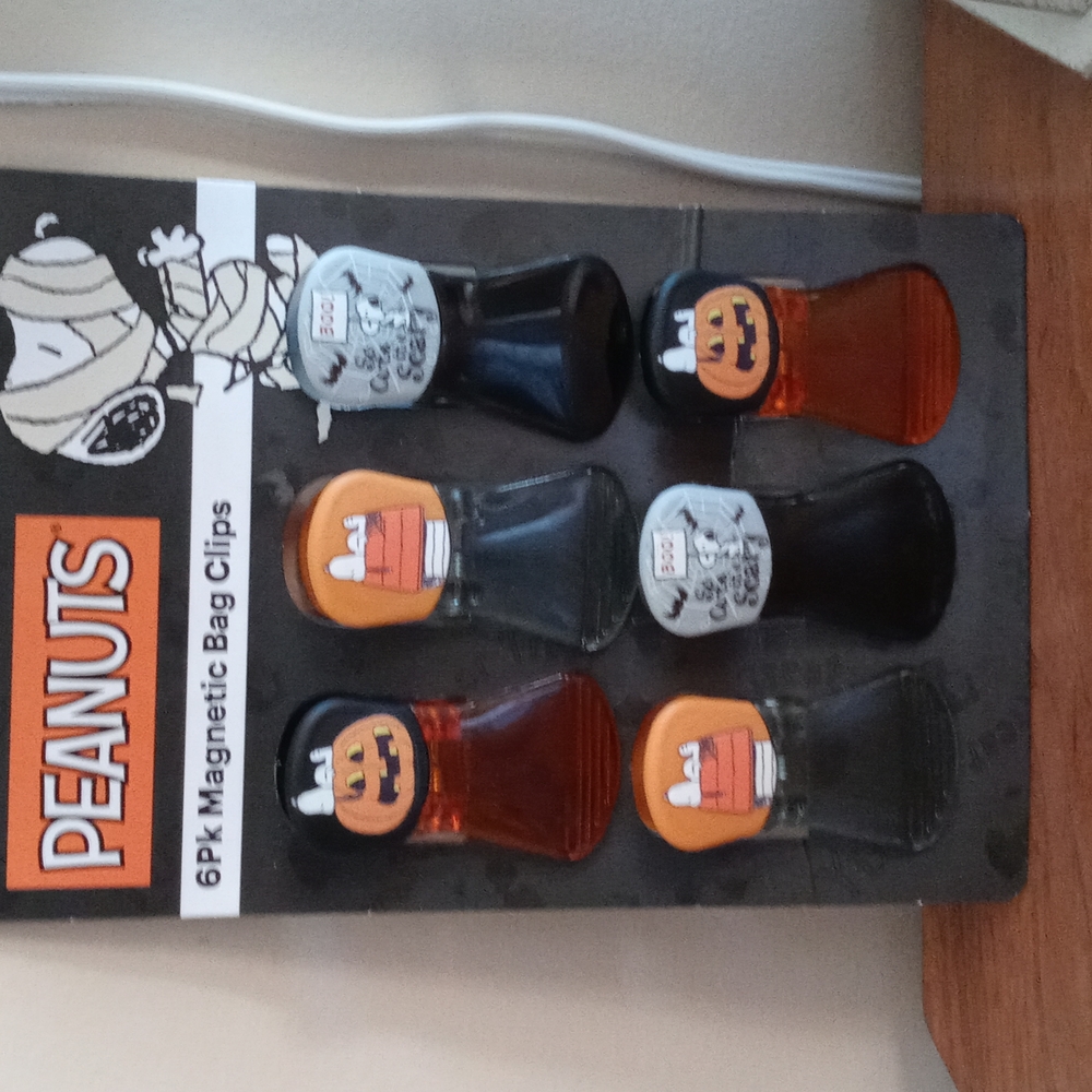 Snoopy Halloween chip clips